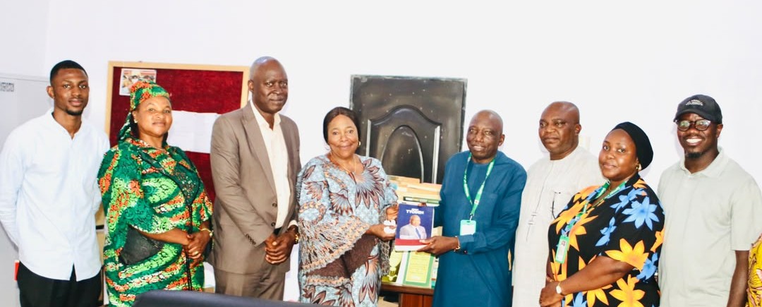 Symbolic Handover of Books by Mrs Tyoden to the Vice Chancellor Symbolic Handover of Books by Mrs. Tyoden to the Vice Chancellor