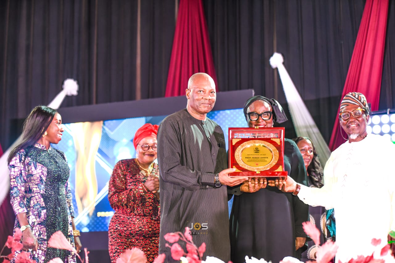 VC receiving the Award to the admiration of his dear wife, the Registrar, and Bursar..jpg
