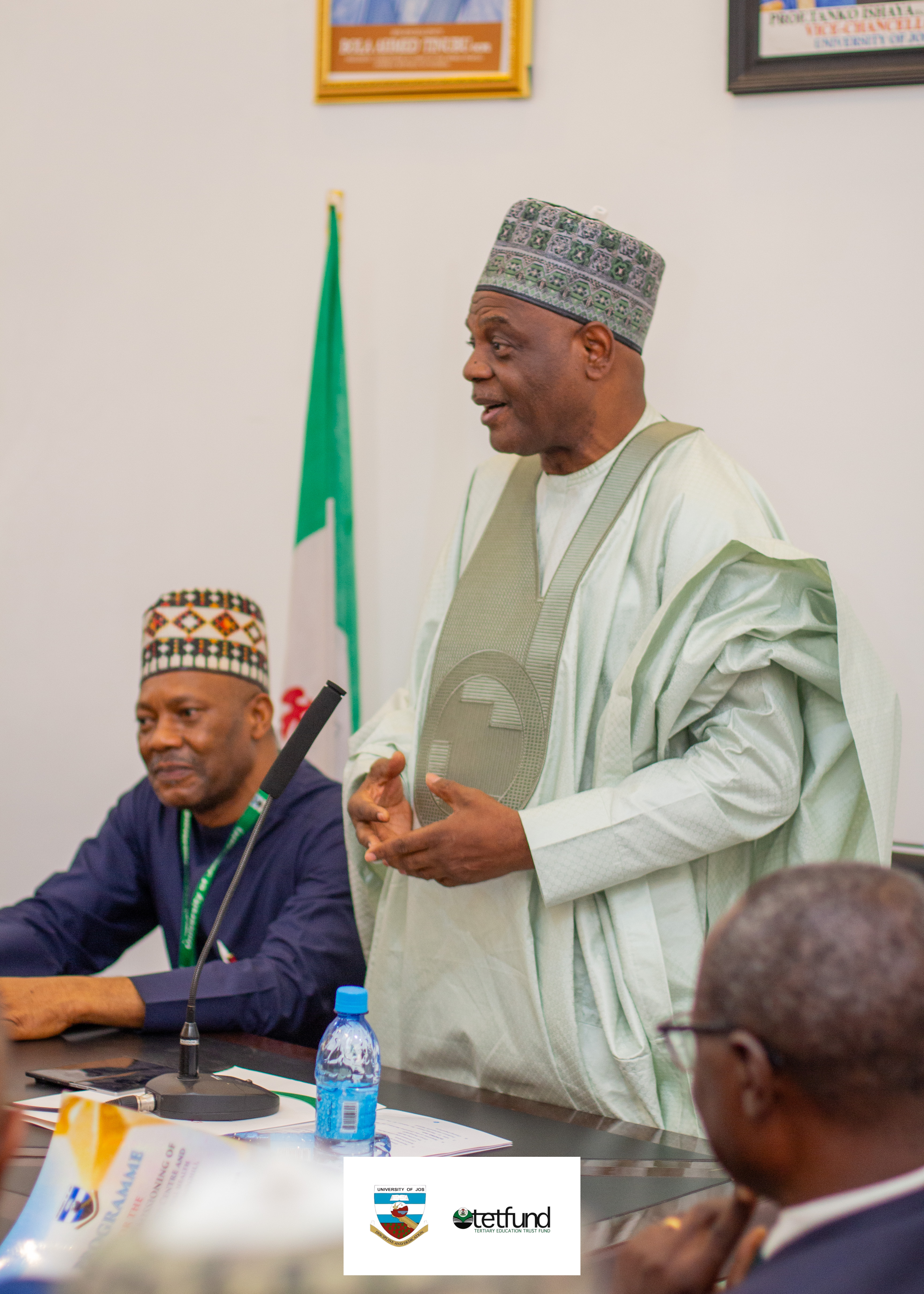 ES addressing Management, Deans and Directors