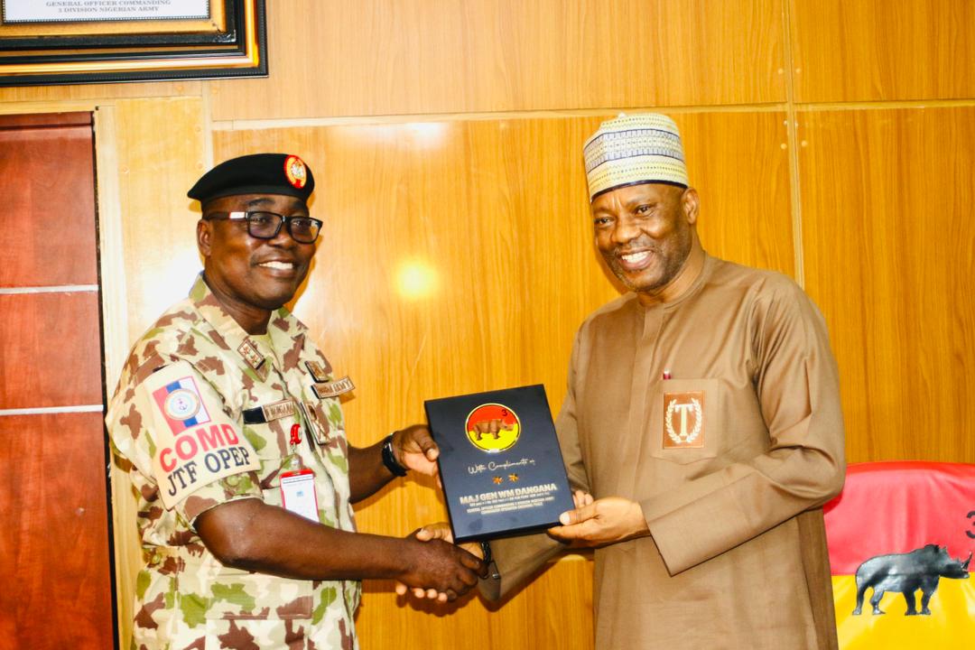 GOC exchanging gifts with the VC.jpg