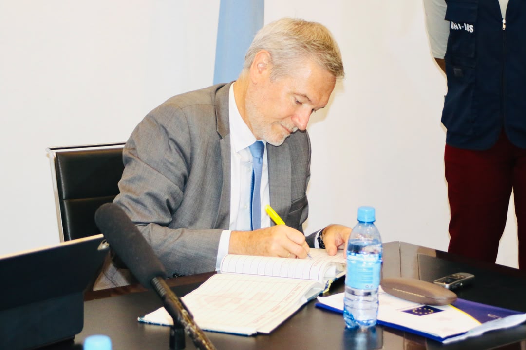 HE Ambassador Gautier Mignot signing the University Visitor;s book