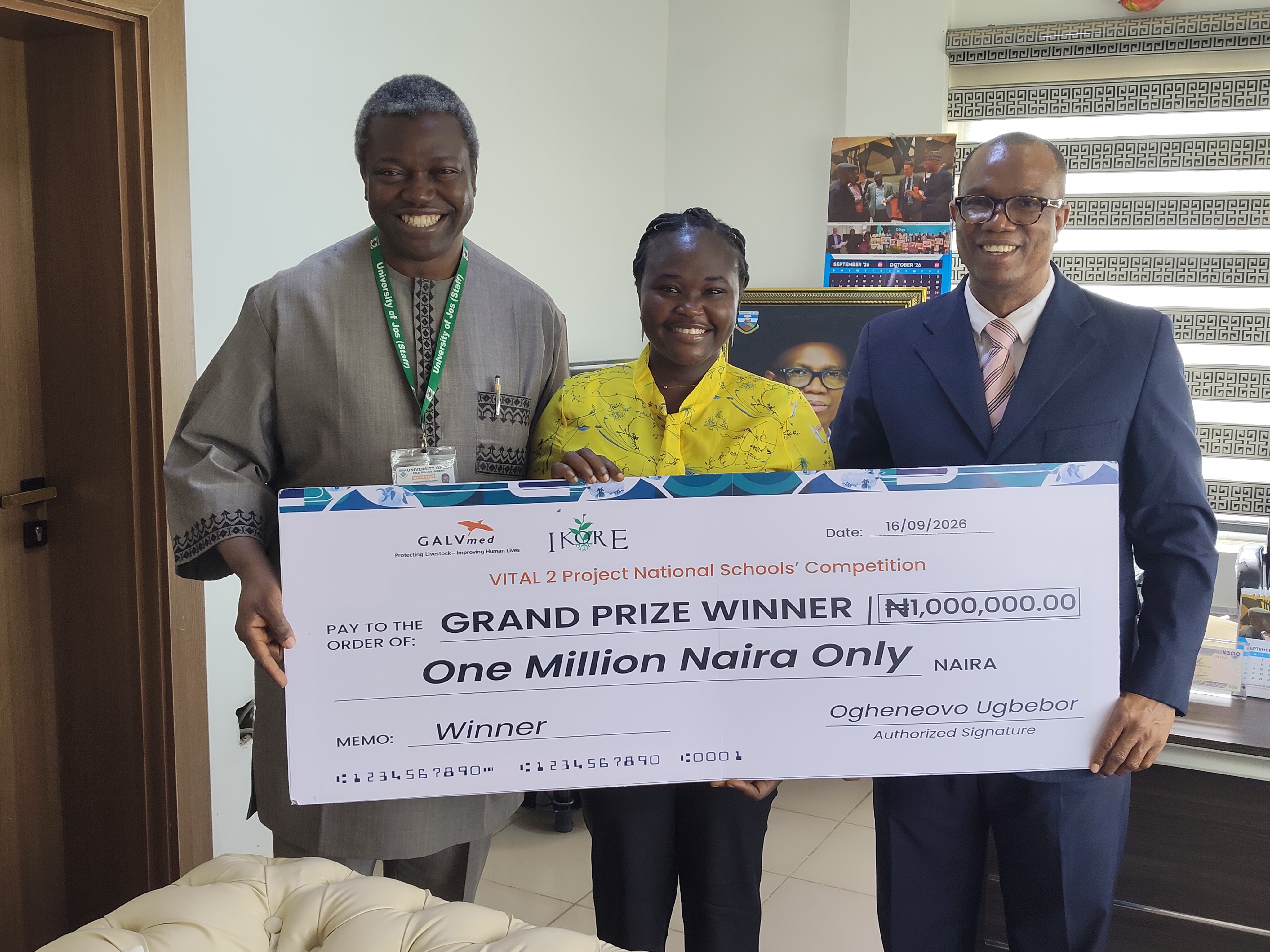 Janet flanked by the Dean Vet Medicine,Professor Bamaiyi and the DVC Admin Professor Pic Onwochei.jpg