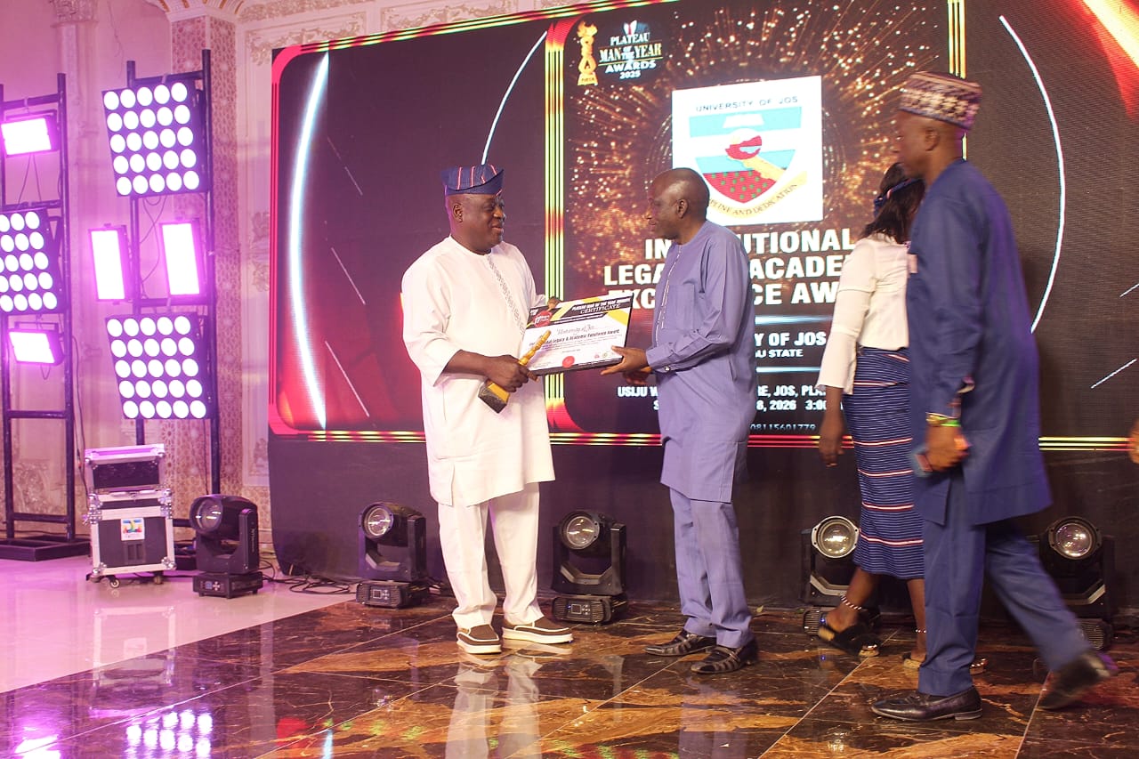 Professor J. P Chollom (DVC Academic) receiving the Award