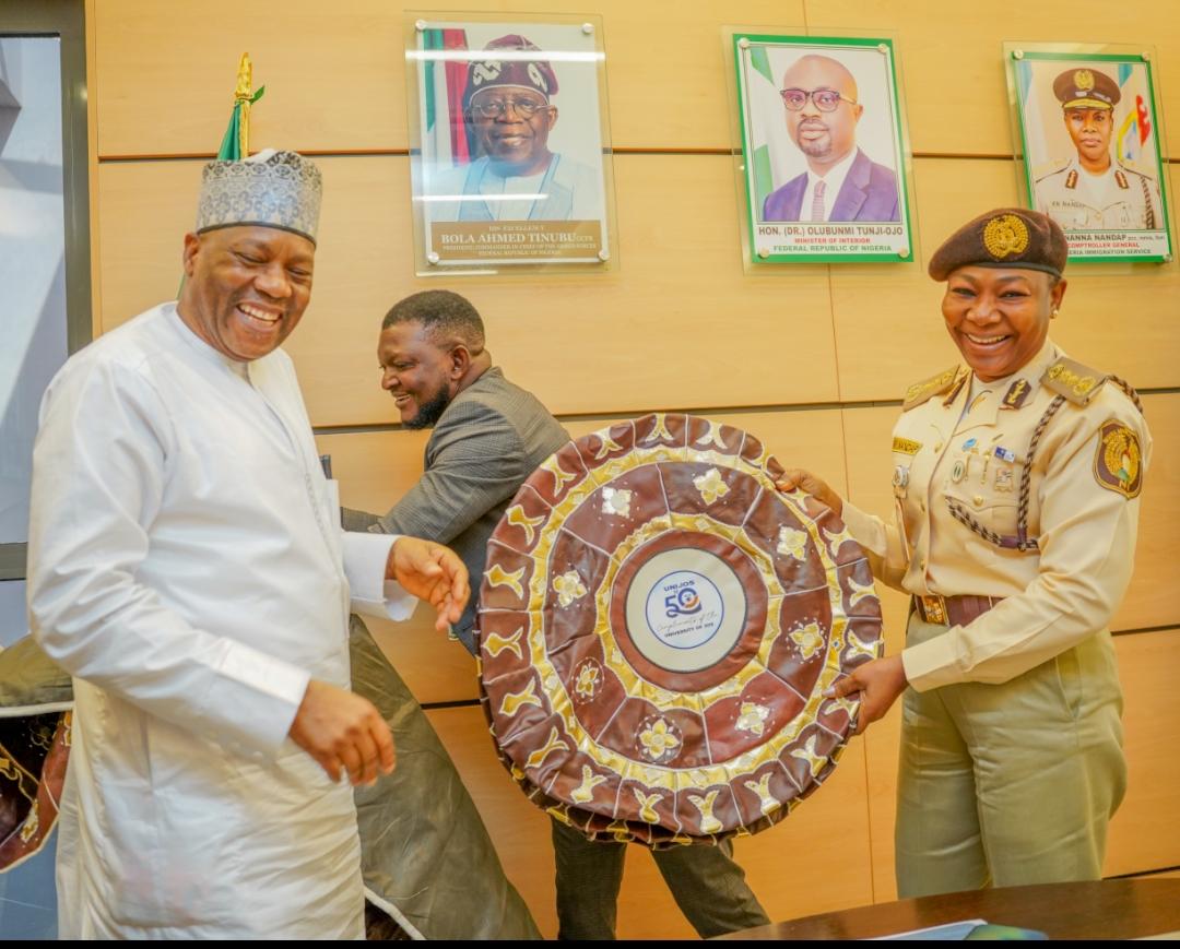 VC presenting a gift to the CGIS