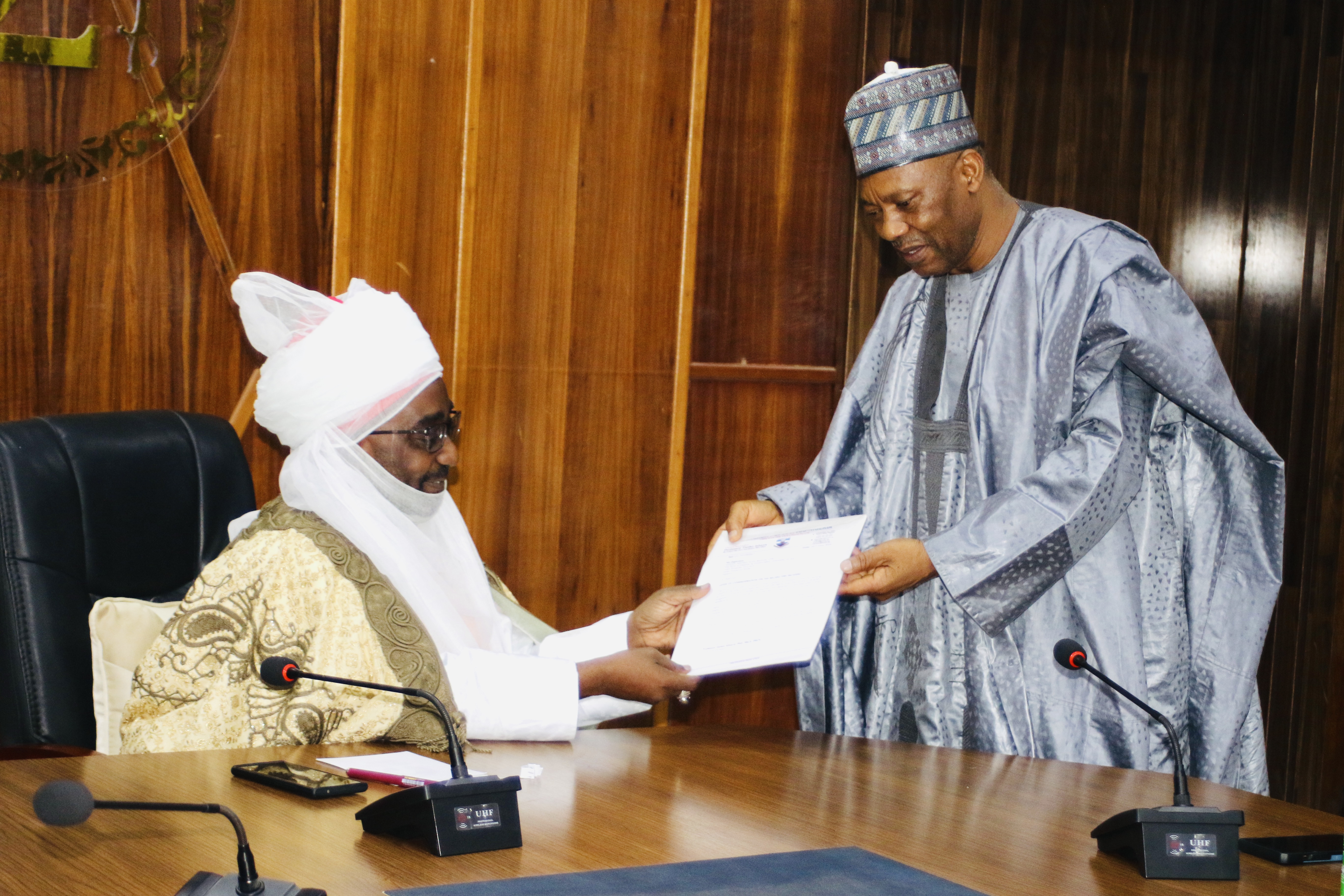 Vice Chancellor presenting letter of Commiseration to the Chancellor.JPG