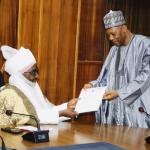 Vice Chancellor presenting letter of Commiseration to the Chancellor.JPG